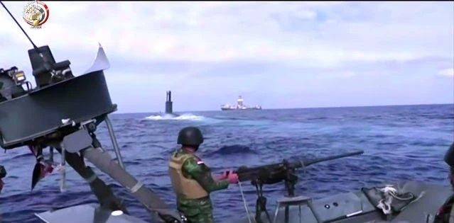 Έτσι προστατεύουν οι σοβαρές χώρες την ΑΟΖ τους: Ασπίδα προστασίας με υποβρύχια, φρεγάτες και ειδικές δυνάμεις έστησε η Αίγυπτος γύρω από το Saipem 10000 που κάνει γεώτρηση στο κοίτασμα Zohr